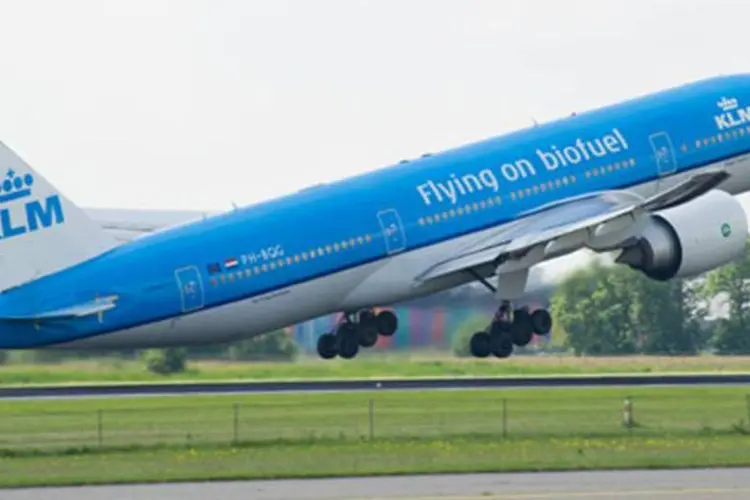 Avião da KLM:  voo KL705 partiu de Amsterdam com destino ao Rio de Janeiro utilizando como parte do combustível querosene obtido a partir de óleo de cozinha (Divulgação)