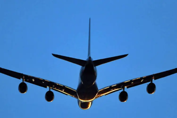 Avião decolando do aeroporto de Heathrow, em Londres (Getty Images)