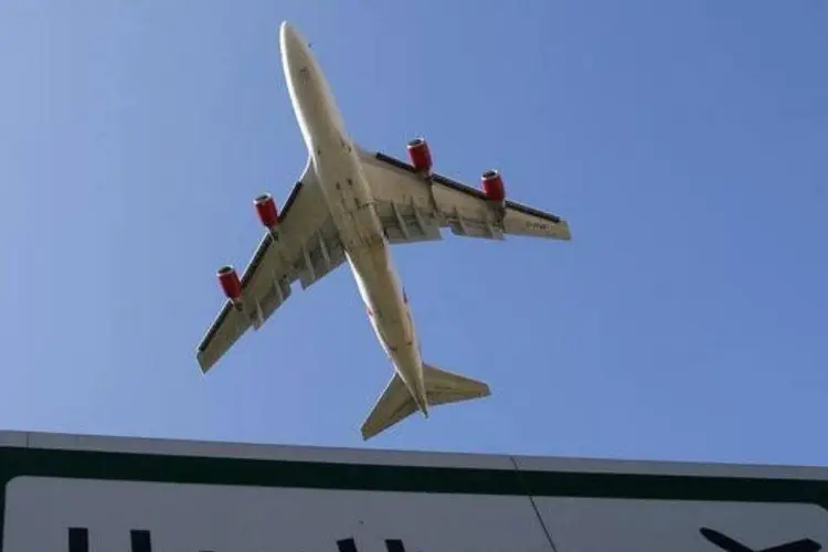 
	Avi&atilde;o decola do aeroporto de Heathrow: pequeno n&uacute;mero de voos continua atrasado ou foi cancelado em Heathrow, em Londres
 (Andrew Winning/Reuters)