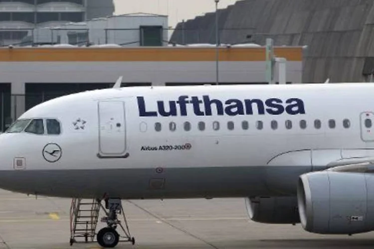 
	Lufthansa: a companhia pede indeniza&ccedil;&atilde;o por causa da greve em suas opera&ccedil;&otilde;es de carga em abril de 2014. A empresa afirma que a paralisa&ccedil;&atilde;o custou cerca de 60 milh&otilde;es de euros
 (Daniel Roland/AFP)