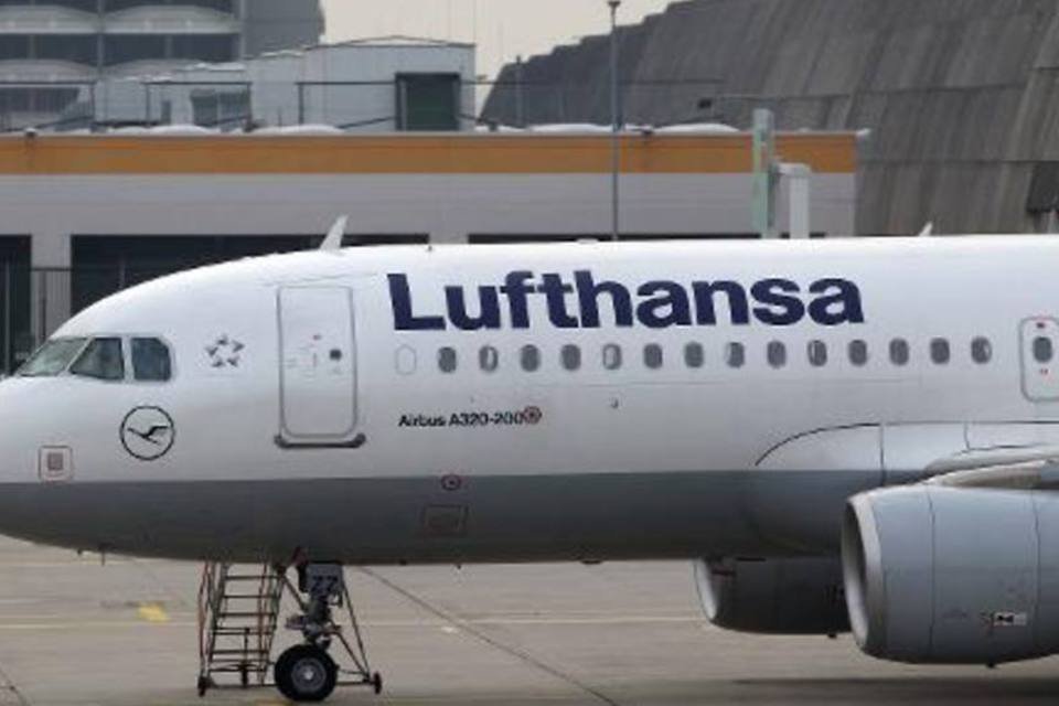 Ações recuam pressionadas por tombo da Lufthansa