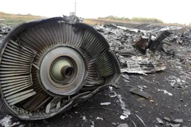 
	Destro&ccedil;os do avi&atilde;o da Malaysia Airlines: R&uacute;ssia diz que ca&ccedil;a ucraniano teria derrubado o avi&atilde;o malaio
 (Alexander Khudoteply/AFP)