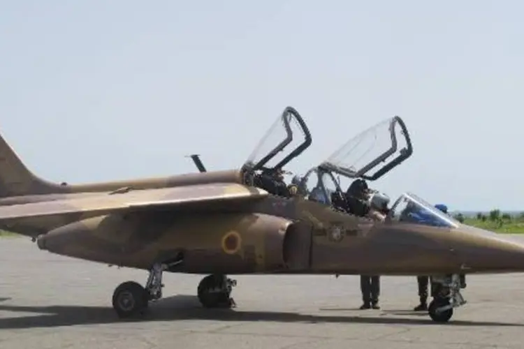 Alpha Jet da força aérea camaronesa: exército camaronês afirma ter matado cerca de mil combatentes nigerianos e perdido trinta homens (Reinnier Kaze/AFP)