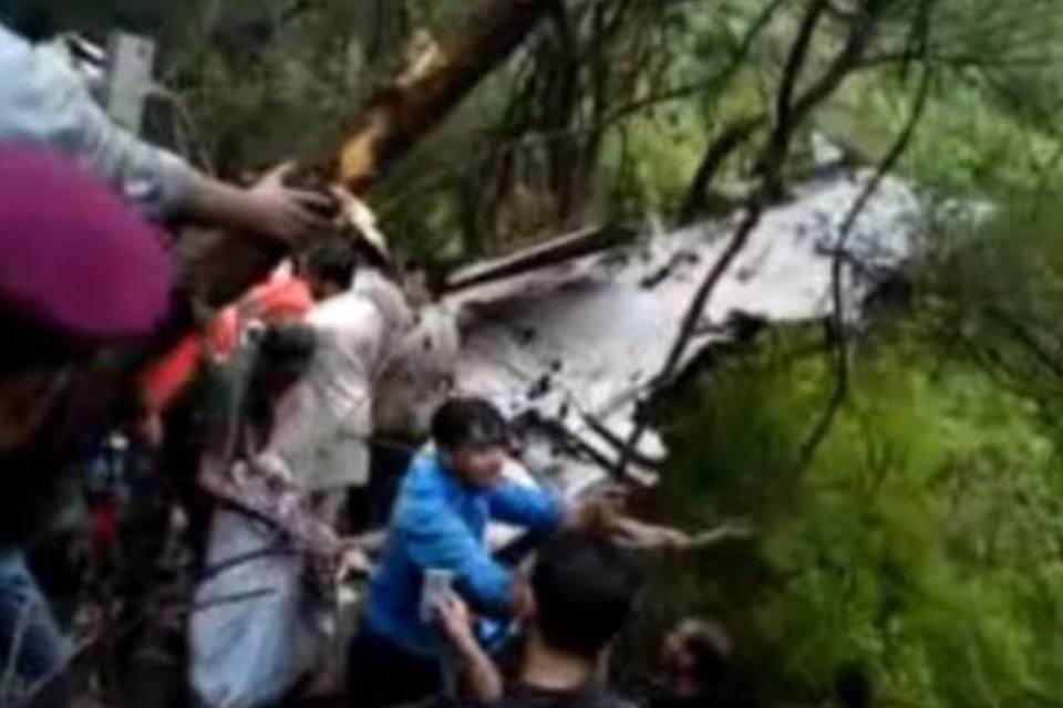 Imagens de avião que caiu no Paquistão já estão no YouTube