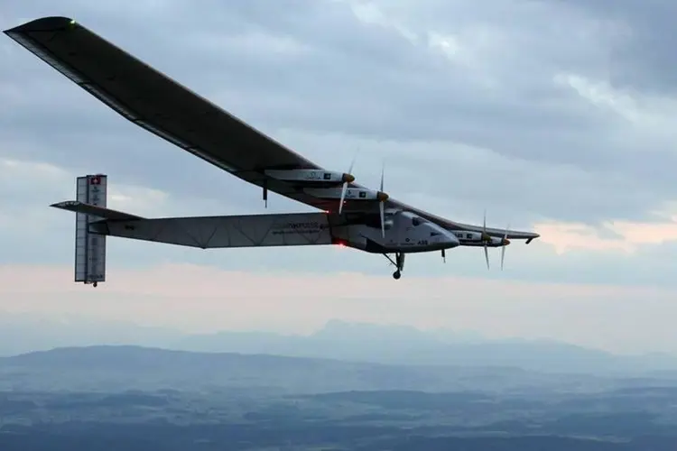 O avião suíço Solar Impulse 2: avião conta com quatro motores elétricos (Denis Balibouse/Reuters)