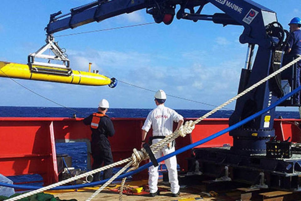 Busca submarina por avião malaio conclui sua nona missão