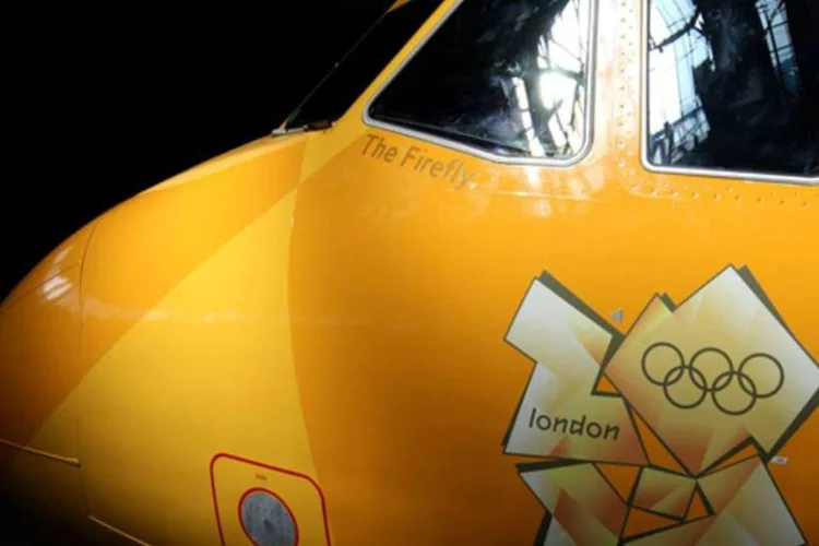 Mais de 250 litros de tinta dourada, branca e amarela foram usados para decorar a aeronave (Getty Images)
