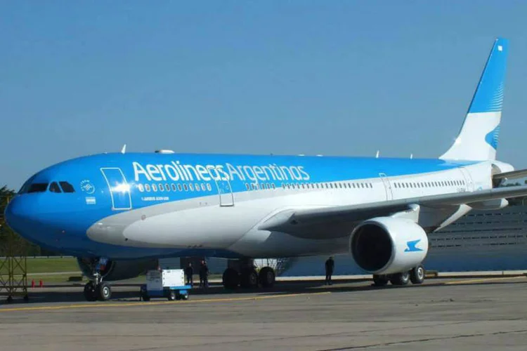 
	Bomba: foi ativado um protocolo de seguran&ccedil;a operacional pelo qual o avi&atilde;o foi desalojado e come&ccedil;ou uma revista em todas as bagagens
 (Reprodução/Facebook/Aerolíneas Argentinas)