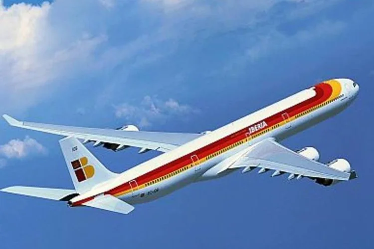 Aeronave Airbus, da Ibéria: fusão com BA criará maior companhia aérea do mundo (.)