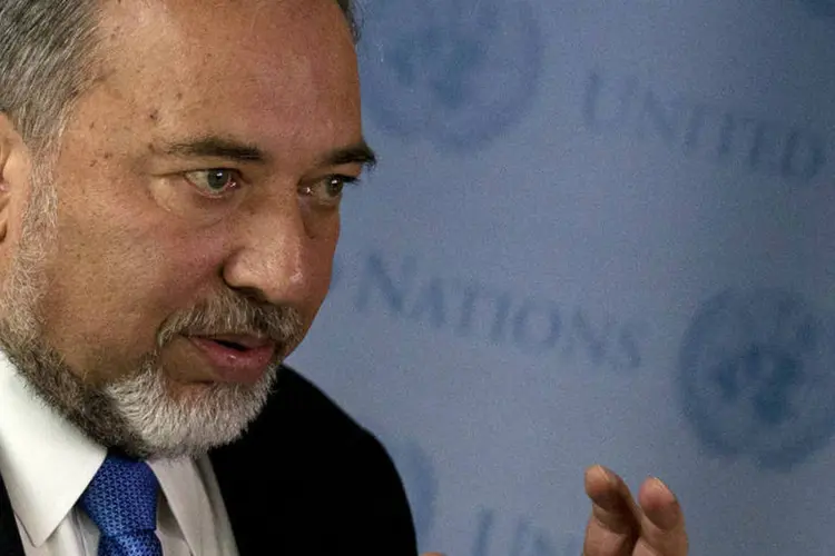 
	Lieberman: o ministro est&aacute; inclusive avaliando a possibilidade de retirar de forma permanente o diplomata Isaac Bachman
 (Brendan McDermid/Reuters)