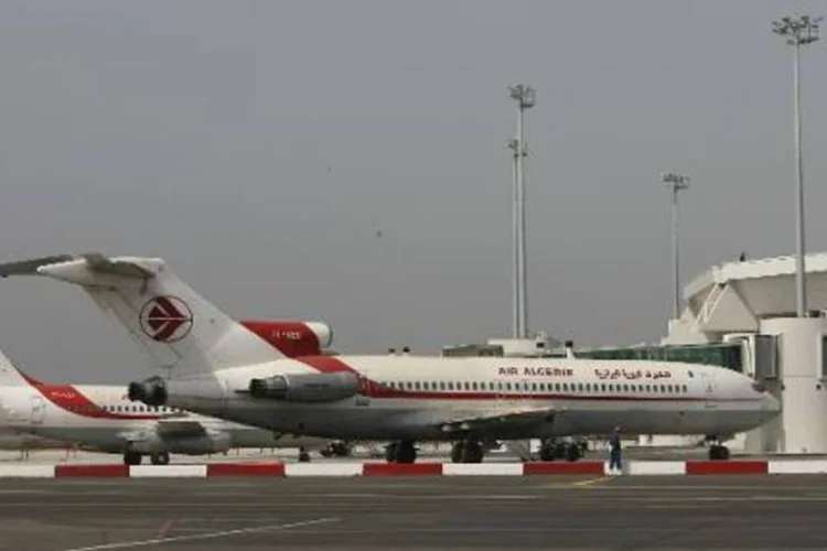 
	Avi&otilde;es da Air Alg&eacute;rie: n&atilde;o se sabe quantos passageiros estavam a bordo
 (Fayez Nureldine/AFP)