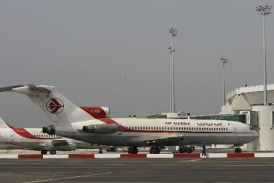 Air Algérie diz ter perdido contato com avião