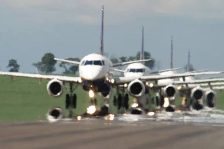 Família de aviões Embraer: empresa foi a escolhida pela Alitalia (Divulgação/Embraer)