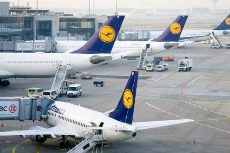Um total de 750 voos de curta e média distância da Lufthansa foram cancelados nesta quarta-feira por uma nova greve de pilotos da companhia alemã (Christoph Schmidt/AFP)