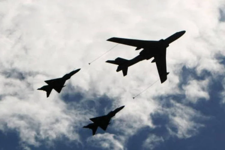 
	Avi&otilde;es militares: quando o avi&atilde;o americano &quot;aproximou-se da ilha de Hainan&quot;, prov&iacute;ncia insular da China, dois avi&otilde;es chineses o seguiram mantendo &quot;uma dist&acirc;ncia segura&quot;
 (Getty Images)