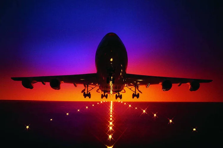 
	O avi&atilde;o, um ATR 42 da companhia a&eacute;rea Trigana Air, perdeu contato durante a madrugada
 (Digital Vision/Thinkstock)