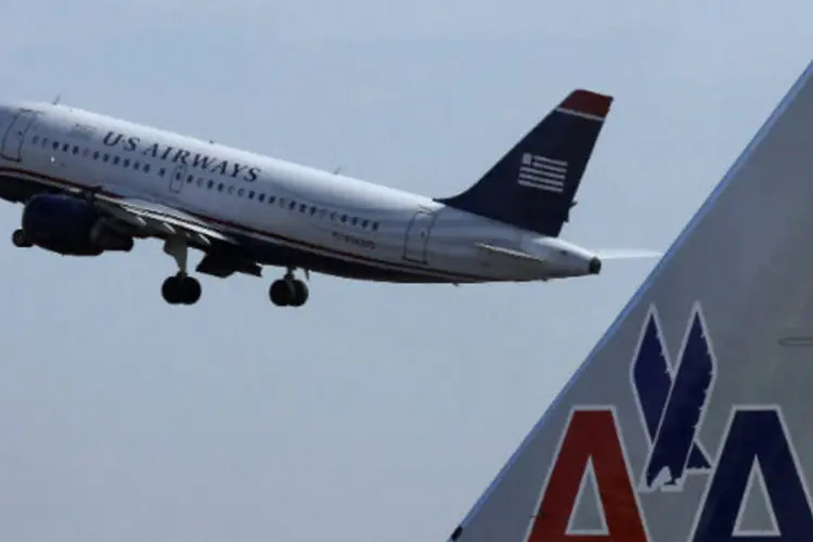 
	Avi&otilde;es da US Airways e da American Airlines: companhias esperam chegar a um acordo com o Departamento de Justi&ccedil;a dos Estados Unidos antes do julgamento, que deve ter in&iacute;cio em 25 de novembro
 (REUTERS/Larry Downing)