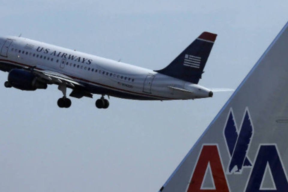 US Airways e American Airlines consideram acordo sobre fusão