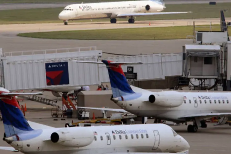 
	Avi&otilde;es da Delta Airlines em aeroporto: encomendas em potencial envolvem cerca de 20 unidades distribu&iacute;das entre os modelos mais populares das duas fabricantes
 (Scott Olson/Getty Images)