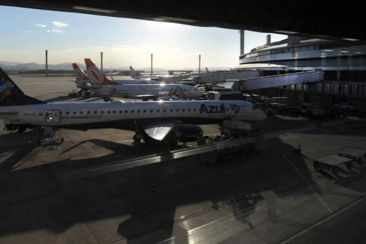 
	A previs&atilde;o de investimentos para os novos aeroportos &eacute; de 7 bilh&otilde;rs de reais, disse o&nbsp;ministro da Secretaria de Avia&ccedil;&atilde;o Civil, Wagner Bittencourt
 (AFP/ Antonio Scorza)