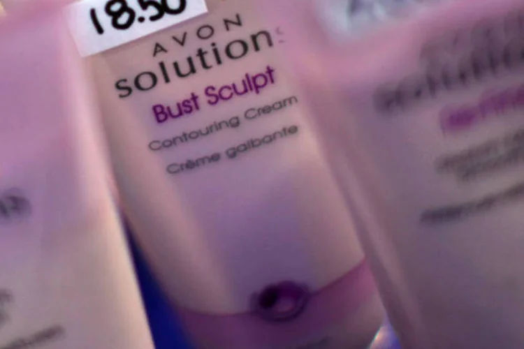 
	Cosm&eacute;ticos da Avon: cortes devem resultar em entre 45 milh&otilde;es e 50 milh&otilde;es de d&oacute;lares em economias anuais
 (Reuters/Eric Thayer)