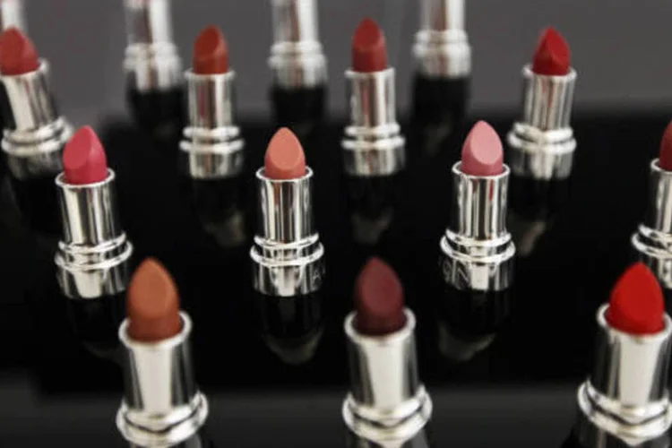 
	Batons da marca Avon: companhia vai vender maquiagem pela internet
 (GettyImages)