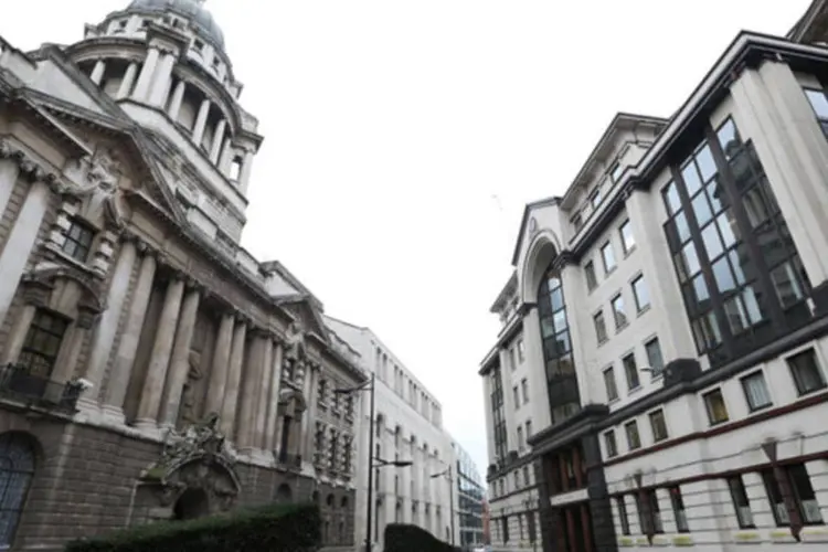 
	Im&oacute;vel comercial, conhecido como 20 Old Bailey (direita da foto), em frente &agrave; Corte Criminal, em Londres, na Inglaterra
 (Chris Ratcliffe/Bloomberg)