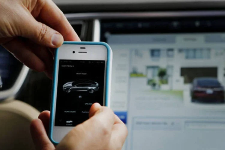 
	Tesla: &quot;Apple e Google permanecem na lideran&ccedil;a. A Tesla, que avan&ccedil;a na lista &agrave; velocidade de seu Model 5, ficou em terceiro lugar&quot;
 (Patrick T. Fallon/Bloomberg)