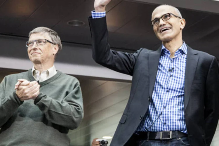 
	Satya Nadella (&agrave; dir.), CEO da Microsoft, deve anunciar vers&atilde;o de Office para iPad no dia 27
 (Divulgação/Microsoft via Bloomberg)