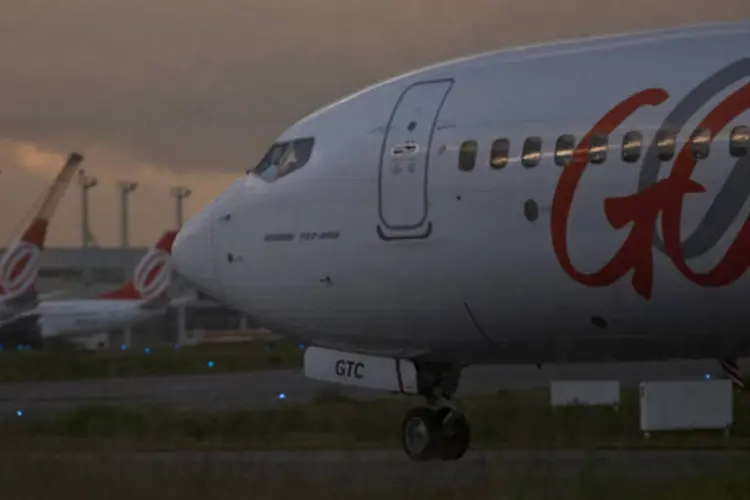 Avião da GOL Linhas Aéreas manobra na pista do Aeroporto Santos Dumont, no Rio de Janeiro (Dado Galdieri/Bloomberg)