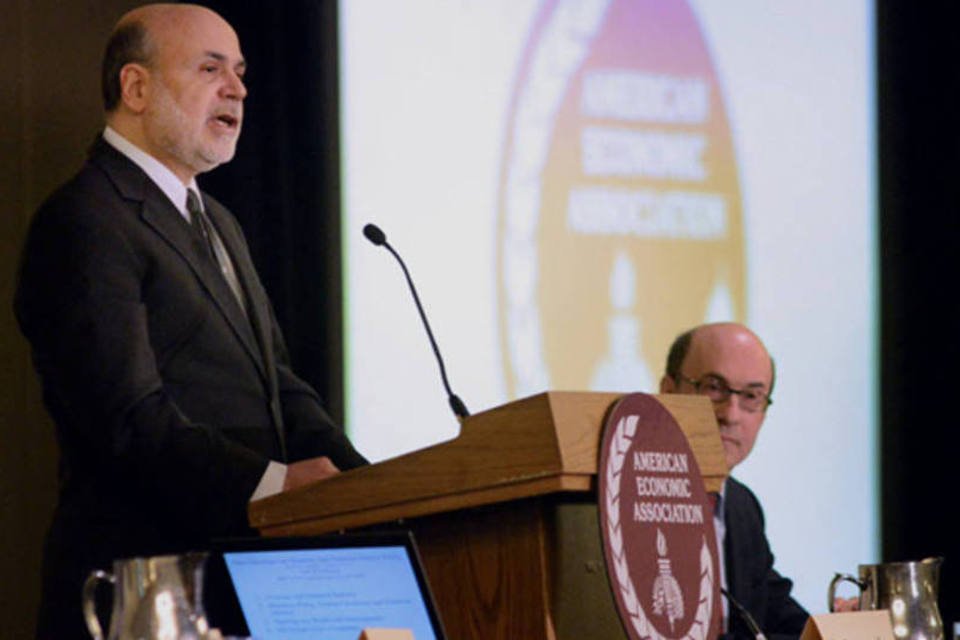 Fed não está menos comprometido com expansão, diz Bernanke