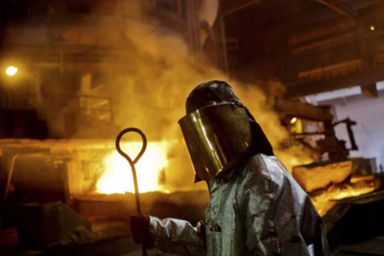 
	Produ&ccedil;&atilde;o de a&ccedil;o: primeiros resultados de terceiro trimestre das sider&uacute;rgicas de capital aberto do Brasil indicaram forte melhora operacional
 (Martin Divisek/Bloomberg)