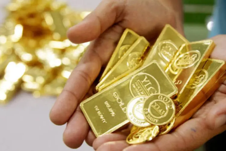 
	Barras de ouro: o d&oacute;lar se valorizou e tornou o ouro mais caro para detentores de outras moedas
 (Dario Pignatelli)