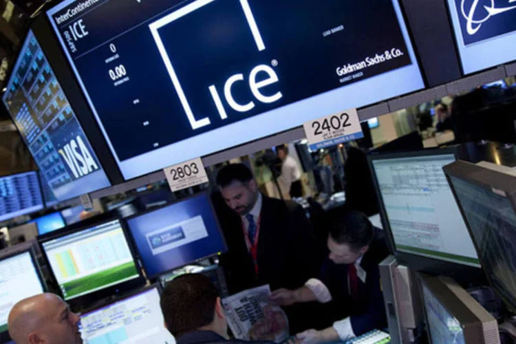 
	NYSE: &iacute;ndice Dow Jones fechou em baixa de 12,52 pontos (0,07%), em 17.900,10 pontos
 (Jin Lee/Bloomberg)
