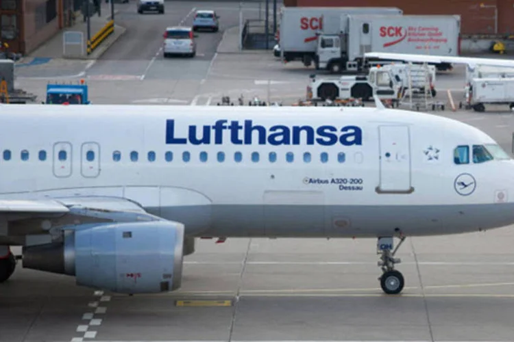 
	Avi&atilde;o da Lufthansa: companhia a&eacute;rea disse que a greve mais recente afeta 25 mil passageiros
 (Krisztian Bocsi/Bloomberg)