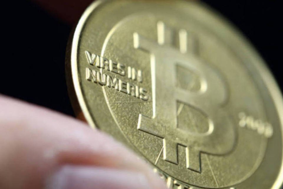 Moeda representando um Bitcoin (Tomohiro Ohsumi/Bloomberg)