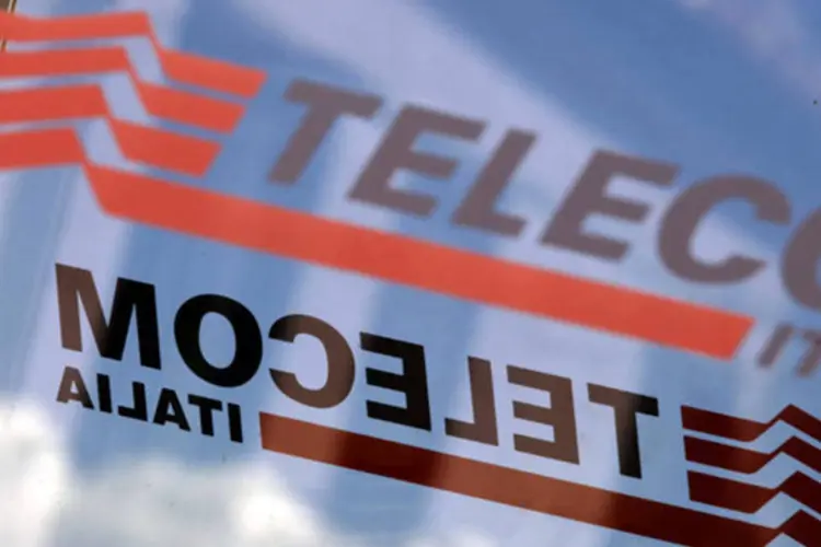 
	Logo da Telecom Italia &eacute; visto em um telefone p&uacute;blico na cidade de Brittoli, na It&aacute;lia
 (Marc Hill/Bloomberg)