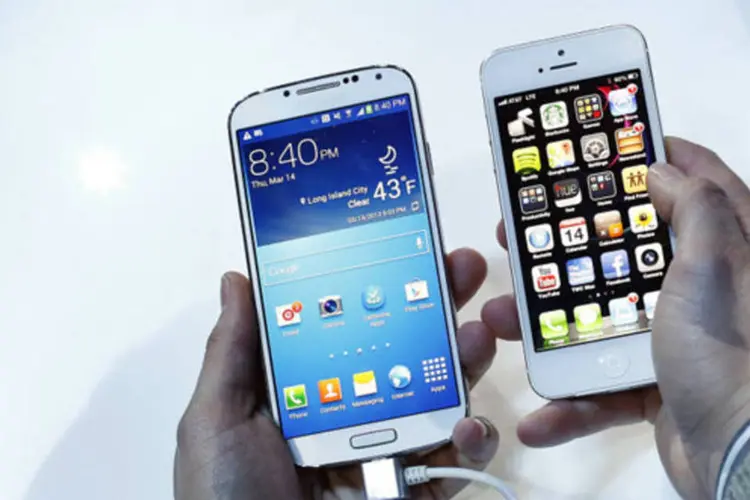 Galaxy S4 e iPhone 5: rivais de tecnologia se enfrentarão em março nos Estados Unidos sobre queixas da Apple de que a Samsung infringiu suas patentes (Bloomberg)