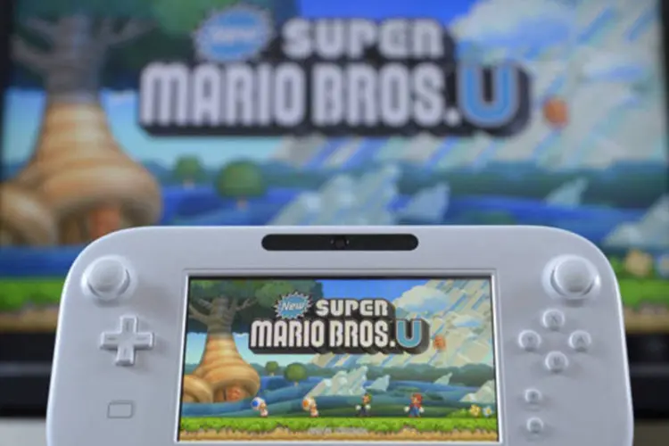 
	Controle do Wii U, da Nintendo: companhia cortou sua previs&atilde;o anual de vendas para o&nbsp;console, que tem apenas um ano, em mais de dois ter&ccedil;os
 (Akio Kon/Bloomberg)
