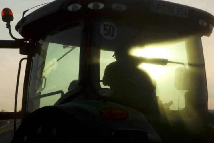 
	Tratorista: uma caminhonete da Agro Santa B&aacute;rbara vai ser periciada, porque a pol&iacute;cia suspeita de que o ve&iacute;culo foi usado para transportar o corpo at&eacute; o local em que foi encontrado
 (Krisztian Bocsi / Bloomberg)