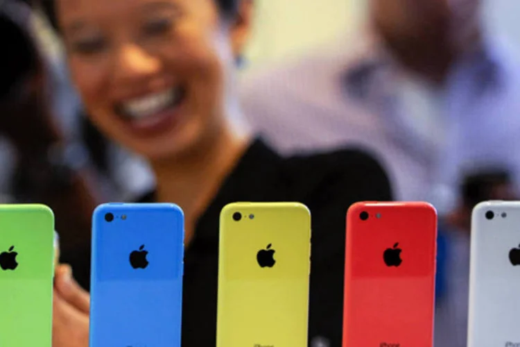 
	iPhone 5C da Apple: o smartphone &eacute; uma alternativa levemente mais barata ao modelo 5S
 (David Paul Morris/Bloomberg)