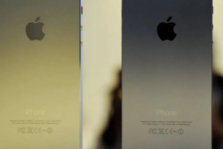 Novo iPhone 5s, da Apple, em exposição na sua apresentação na sede da companhia em Cupertino (David Paul Morris/Bloomberg)