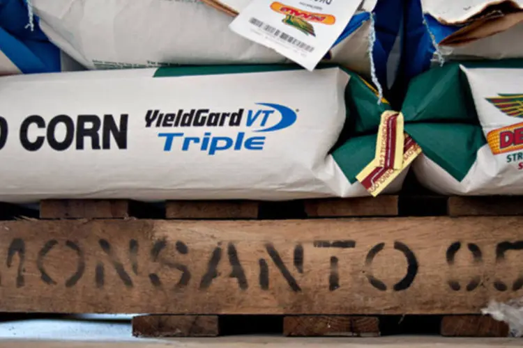 
	Logo da Monsanto: principais empresas do setor de processamento e exporta&ccedil;&atilde;o de soja est&atilde;o receosas de fechar um acordo
 (Daniel Acker/Bloomberg)