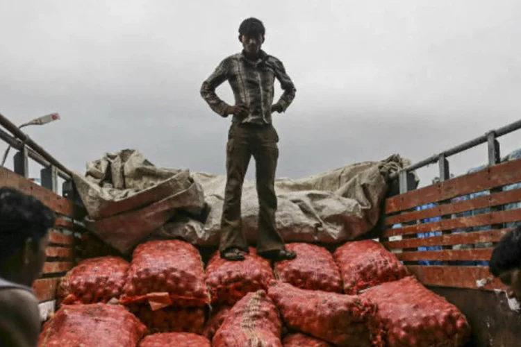 
	Trabalhadores da &Iacute;ndia: em dezembro, o &iacute;ndice dos gerentes de compras, medido pelo HSBC, foi de 54,5
 (Dhiraj Singh)
