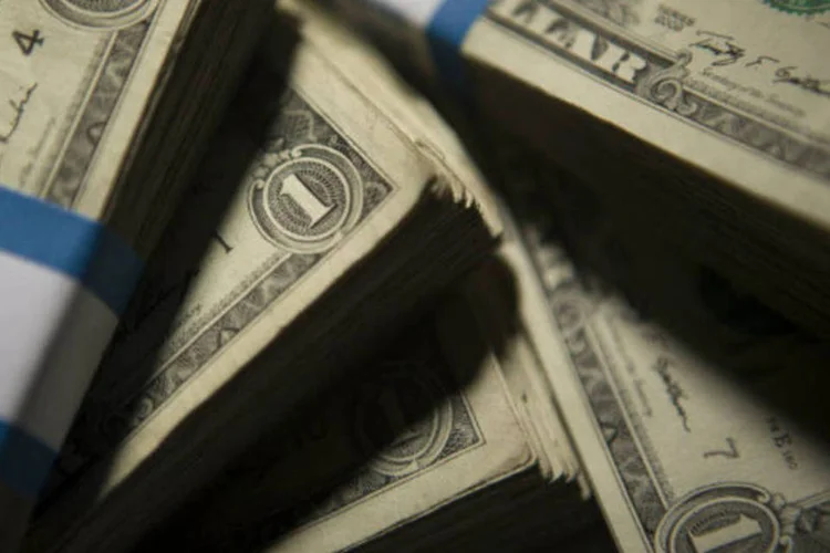 
	D&oacute;lar: empresas e pa&iacute;ses emergentes lan&ccedil;aram 106,2 bilh&otilde;es de d&oacute;lares em b&ocirc;nus no exterior entre 1&ordm; de janeiro e 27 de mar&ccedil;o
 (Scott Eells)