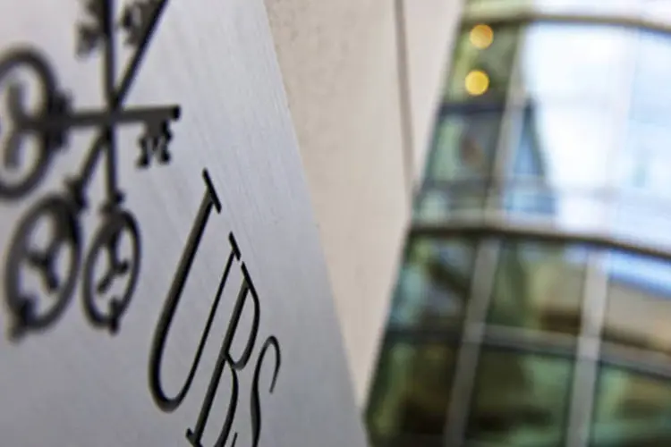 Logo do UBS em frente a uma agência do banco em Lausanne, na Suíça (Gianluca Colla/Bloomberg)