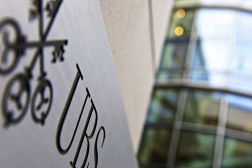 Ações do UBS recuam após impacto da alta do franco suíço