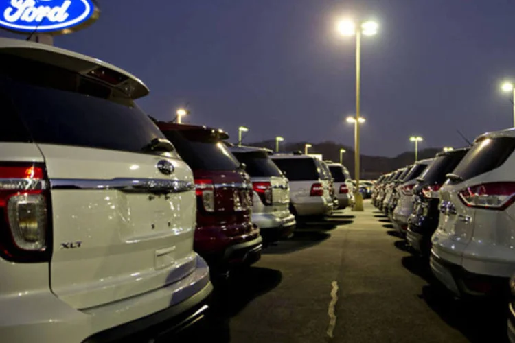 Fileira de SUVs Explorer e Escape, da Ford, em exposição em uma das instalações da montadora em East Peoria, Illinois (Daniel Acker/Bloomberg)