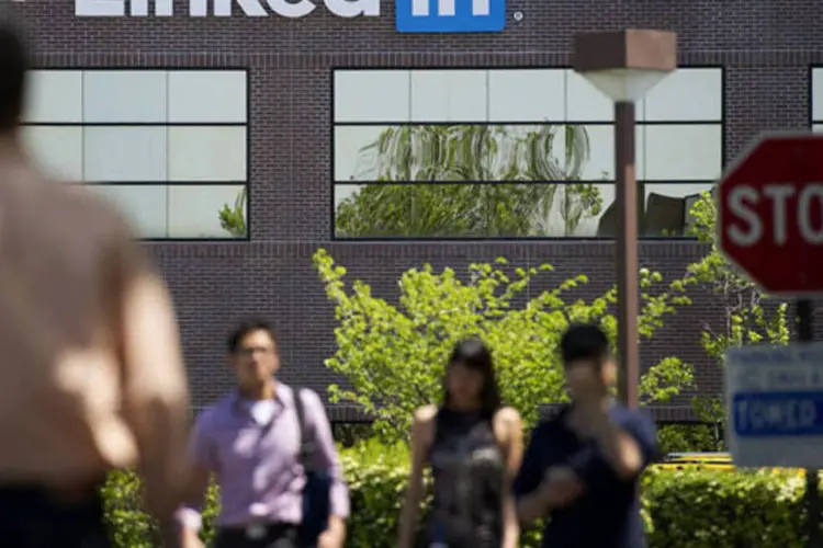 LinkedIn: rede voltada para profissionais previu receita de 1,46 bilhão a 1,48 bilhão de dólares para o ano (.)
