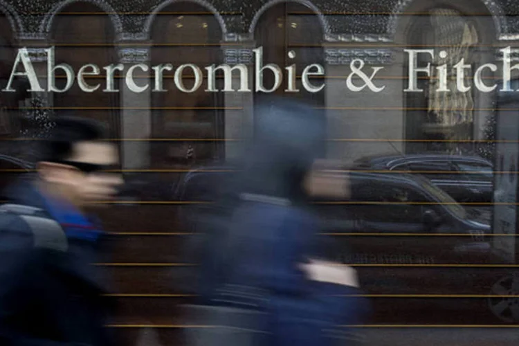 
	Loja da Abercrombie &amp; Fitch em Nova York: companhia estaria mais interessada em comprar marcas pequenas, novas e promissoras do que empresas maiores j&aacute; estabelecidas
 (Scott Eells/Bloomberg)